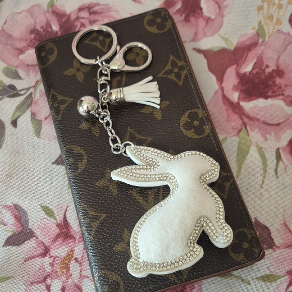Accessories - Elegant White Bunny Keychain Accessory